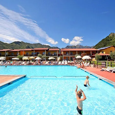 Charming Private Near Garda Golf Club Дом отдыха *