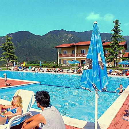Дом отдыха Charming Private Near Garda Golf Club Tremosine